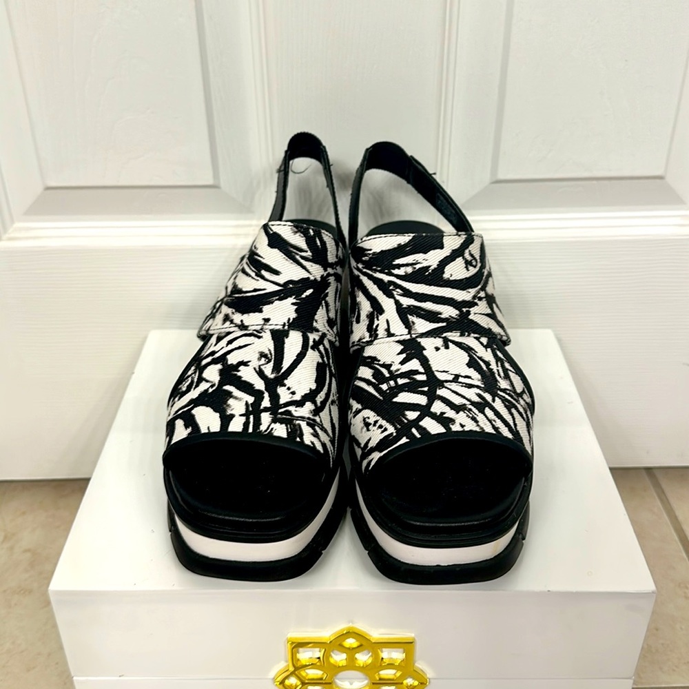 Final Sale Sorel Joanie III Slingback White & Black Platform Sandals Size 9 💝